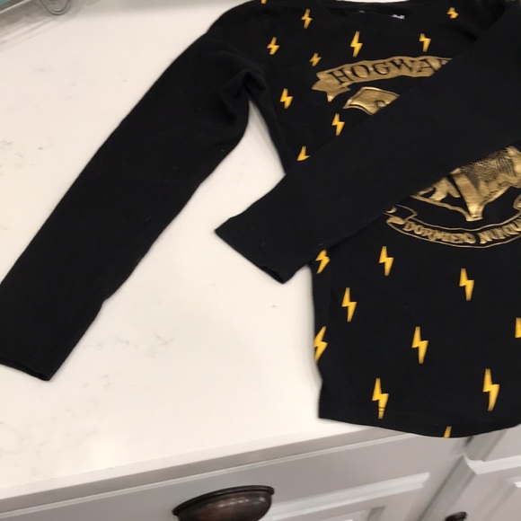 HARRY POTTER SHIRT/teens 14/16. Solid blk./back. Front/HOGWARTS & lightening - Picture 4 of 6